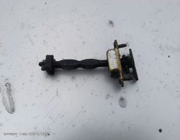 Ограничитель двери передней для Toyota Avensis I 97-03г  запчасти бу