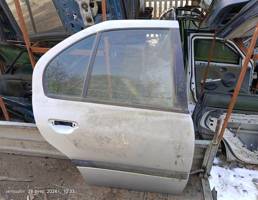Дверь задняя правая для Nissan Primera P10 (1990—1995)  запчасти бу