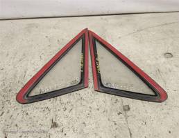 Стекло кузовное глухое пара для Opel Kadett E (1984—1989)  запчасти бу