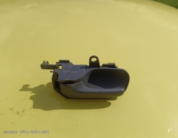 Крючок двери передней левой для Peugeot 107 I рестайлинг (2009—2012)  запчасти бу