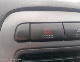 Кнопка аварийной сигнализации для Toyota Avensis I 97-03г  запчасти бу
