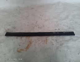 Резинка уплотнительная двери багажника для Land Rover Defender I рестайлинг (2007—2016)  запчасти бу