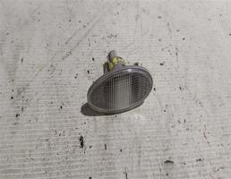 Повторитель на крыло белый для Mitsubishi Lancer IX (2000—2007)  запчасти бу