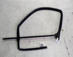 Молдинг стекла двери передней левой для Toyota Granvia I (1995—2002)  запчасти бу