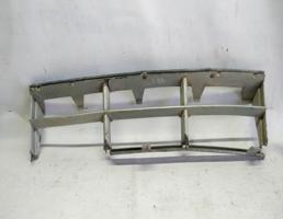 Решетка в бампер центральная для BMW 5 серия E39 (1995—2000)  запчасти бу