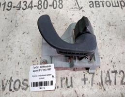 Крючок двери правой для Mitsubishi Galant VII (1992—1997)  запчасти бу