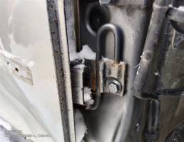 Петля двери передней нижняя правая для Audi А4 B6 00-06г  запчасти бу