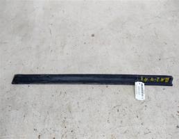 Молдинг двери задней правой для VOLKSWAGEN Jetta II (1984—1992)  запчасти бу