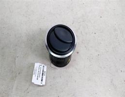 Дефлектор торпедо центральный для Renault Logan II (2012—2018)  запчасти бу