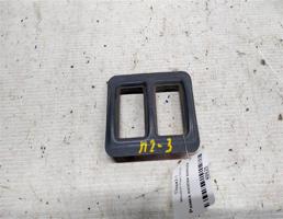 Рамка кнопки консоли для Mitsubishi Pajero II (1991—1997)  запчасти бу