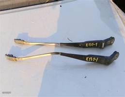 Поводок стеклоочистителя передний пара для Toyota Crown S130 (1987—1999)  запчасти бу