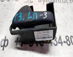 Крючок двери передней левой для VOLKSWAGEN Golf Mk3 (1991—2000)  запчасти бу