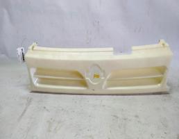 Решетка радиатора для Nissan Primera P10 (1990—1995)  запчасти бу