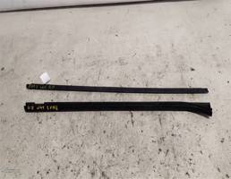 Молдинг стекла двери передней правой для VOLKSWAGEN Polo III (1994—2002)  запчасти бу