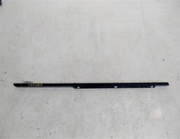 Молдинг стекла двери задней правой для Mercedes-Benz C-класс W202/S202 (1993—1997)  запчасти бу