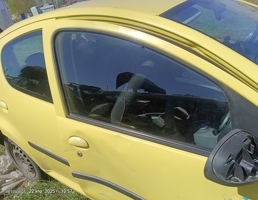Стекло двери передней правой для Peugeot 107 05-14г  запчасти бу