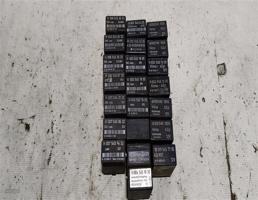 Реле топливного насоса для Mercedes-Benz E-класс W124/S124/C124/A124 (1984—1997)  запчасти бу