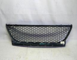 Решетка в бампер центральная для Renault Logan I рестайлинг (2009—2015)  запчасти бу