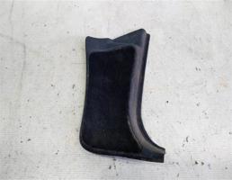 Накладка на стойку нижняя переднюю правую для Audi 90 B2 (1984—1987)  запчасти бу