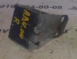 Крепление бампера переднего для Audi 80 B4 91-94г  запчасти бу