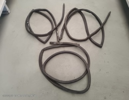 Резинка уплотнительная для Land Rover Defender I рестайлинг (2007—2016)  запчасти бу