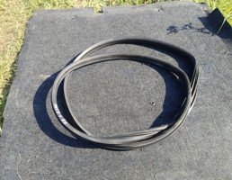 Резинка уплотнительная передняя правая для Renault Megane II (2002—2006)  запчасти бу