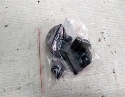 Отбойник с двери багажника для Mazda Tribute I (2000—2004)  запчасти бу