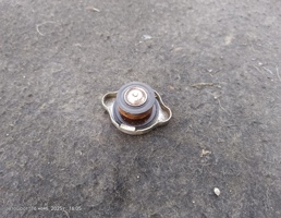 Крышка радиатора для Nissan Sunny B14 (1994—1999)  запчасти бу